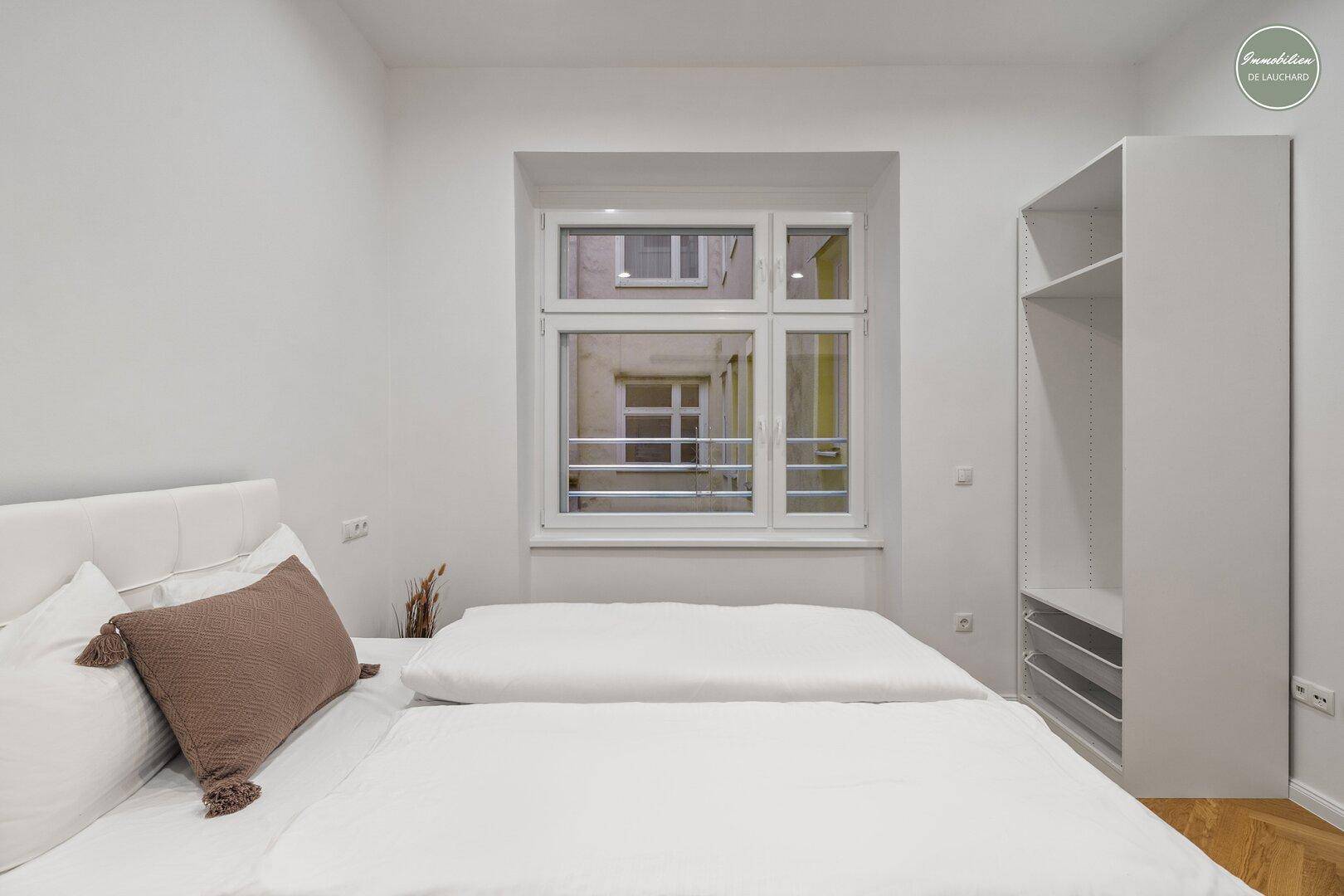 Zimmer mit Schrankraum