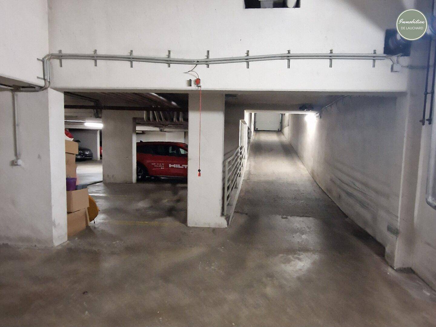 Tiefgarage (Auffahrt zu sehen)