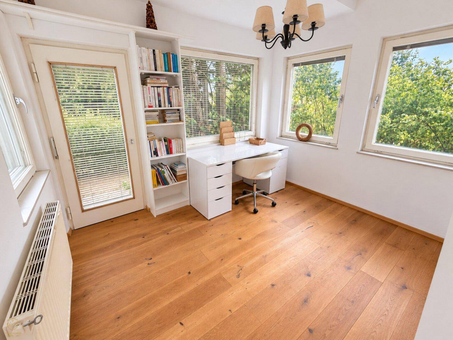 Büro EG