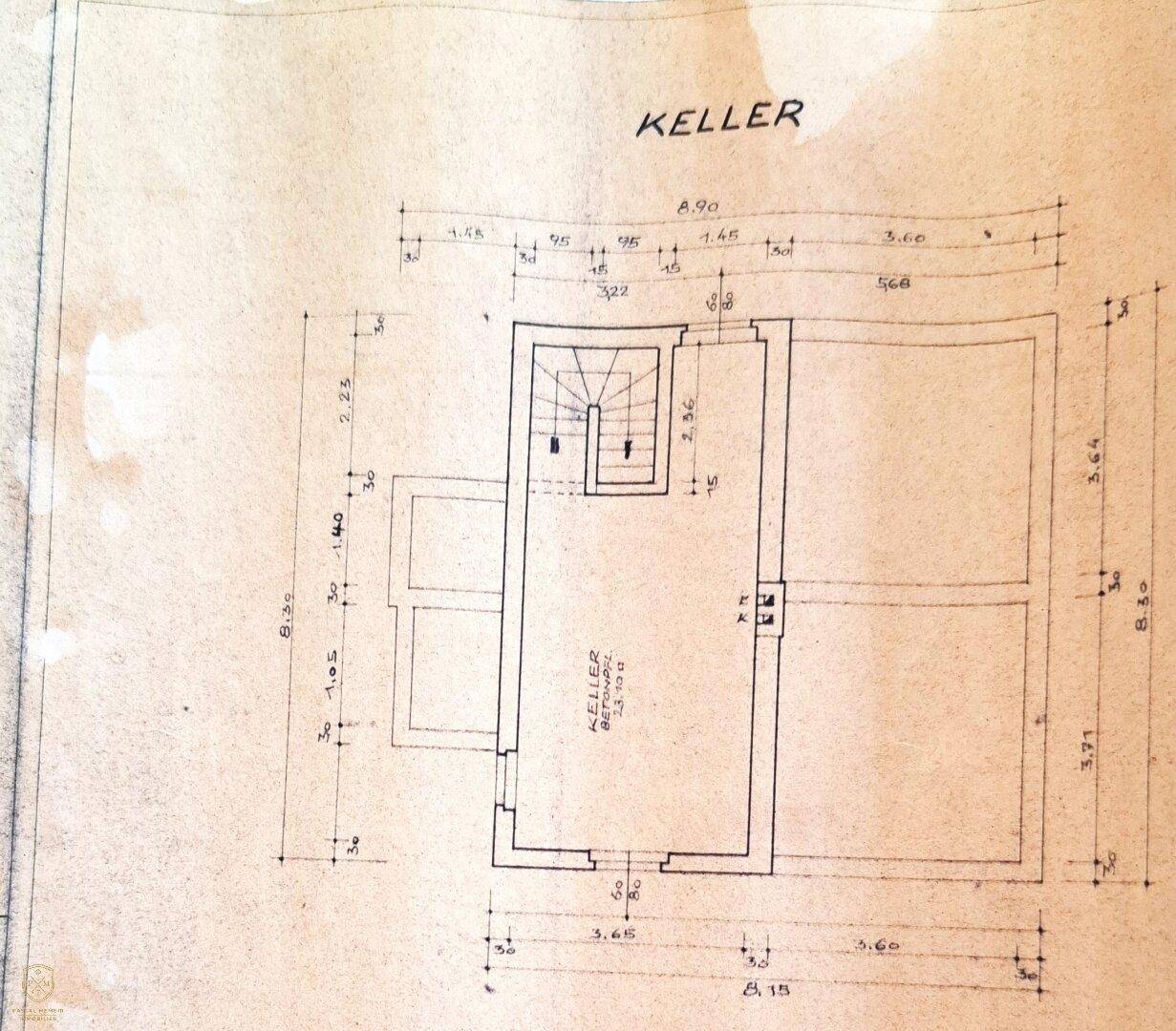 Grundriss des Kellers mit Treppenhaus und Lagerfläche, inklusive Maßangaben.