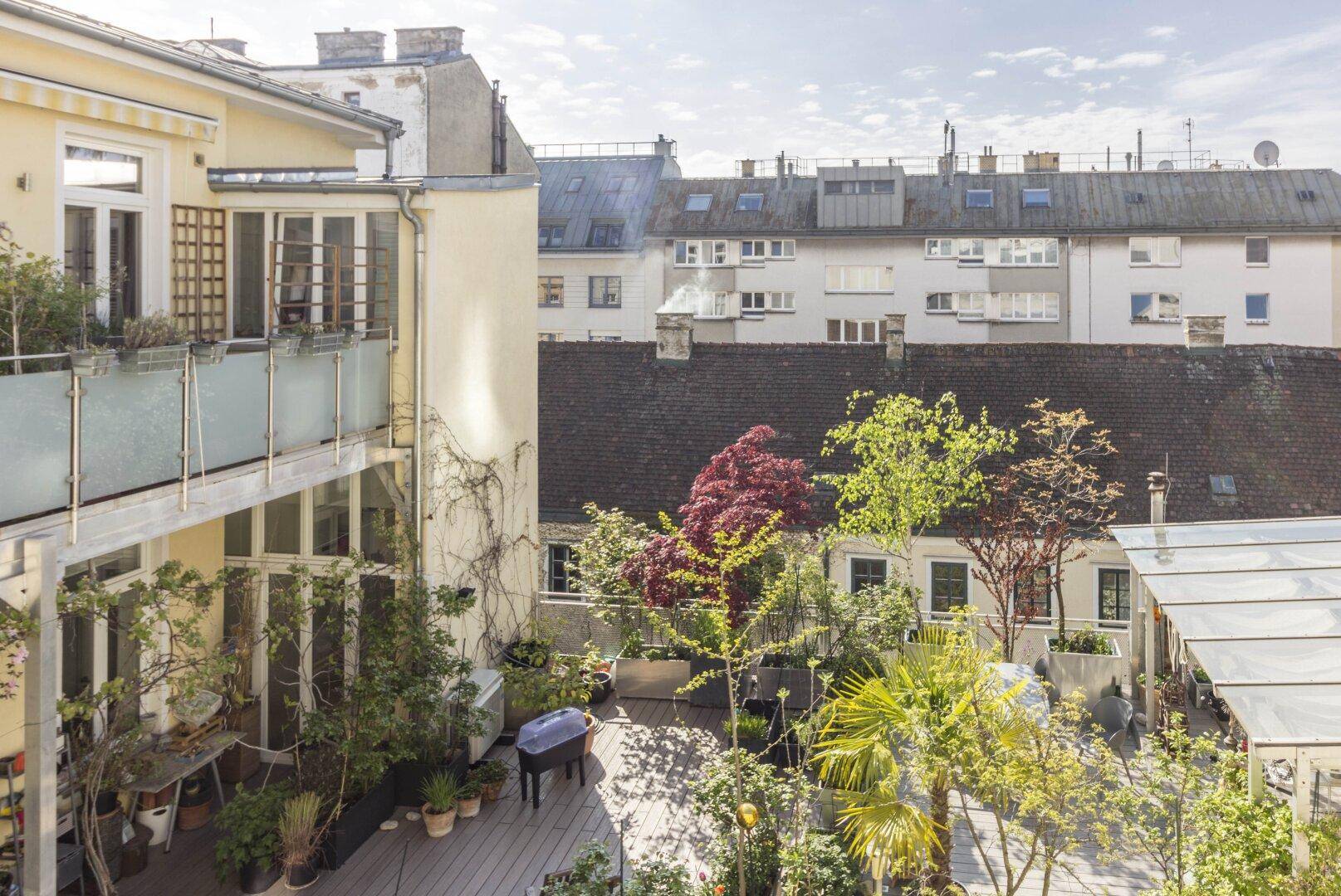 Ausblick auf die Terrasse der unteren Wohnung