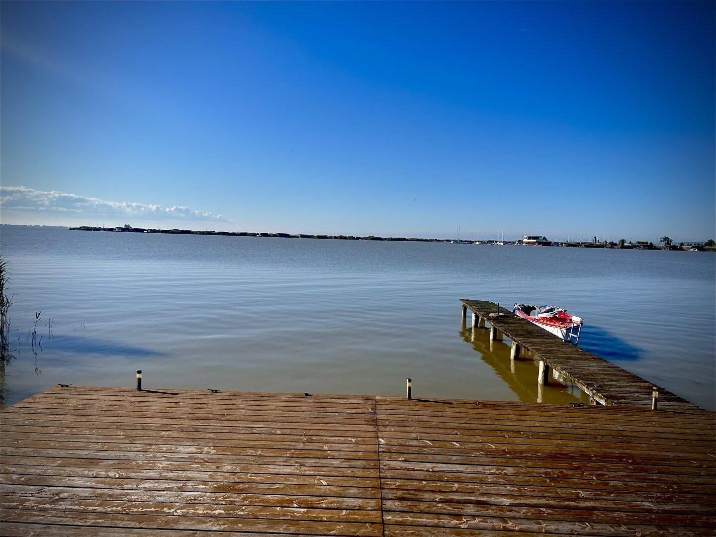 und Blick in die Bucht UND auf den offenen See