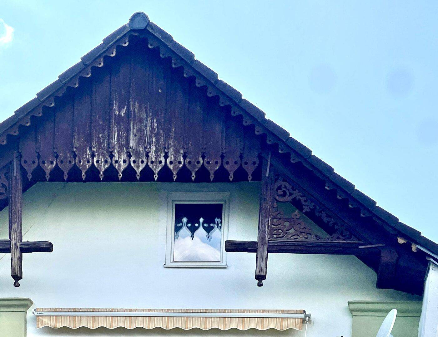 Schöne alte Details beim kleineren Haus