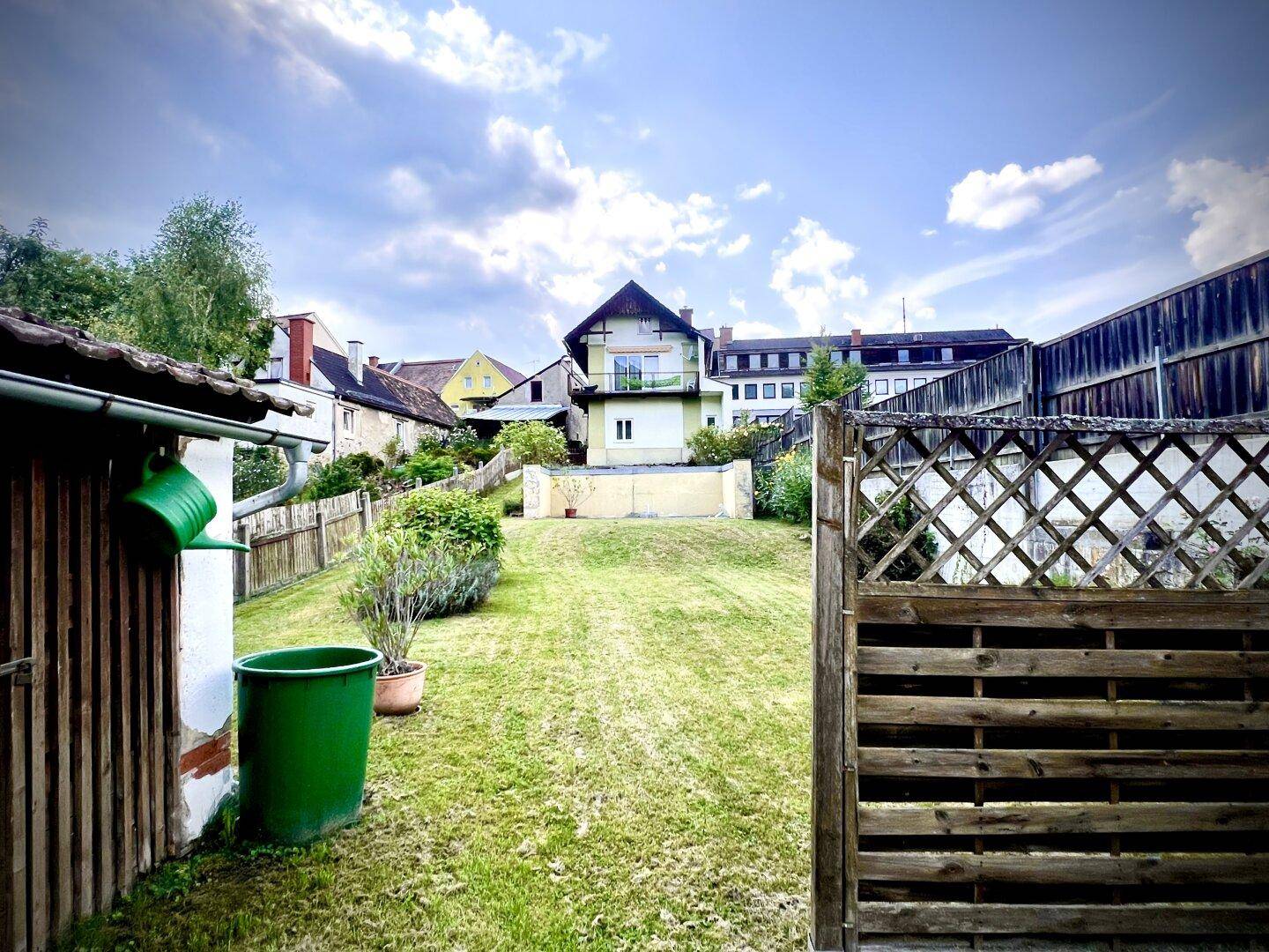 großer Garten - zum Ausruhen oder um Gemüse anzubauen