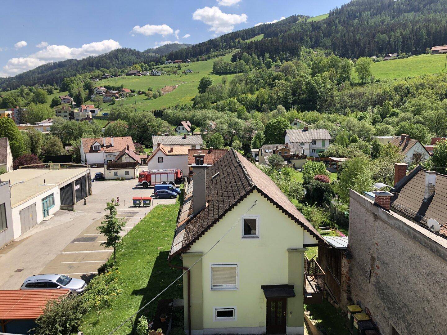 Blick vom Dachboden aufs gartenseitige Haus