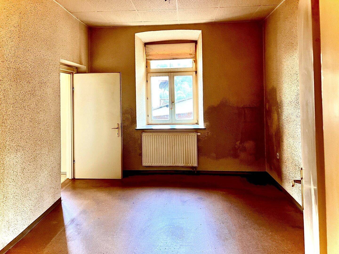 Erdgeschoß-Wohnung im großen vorderen Haus