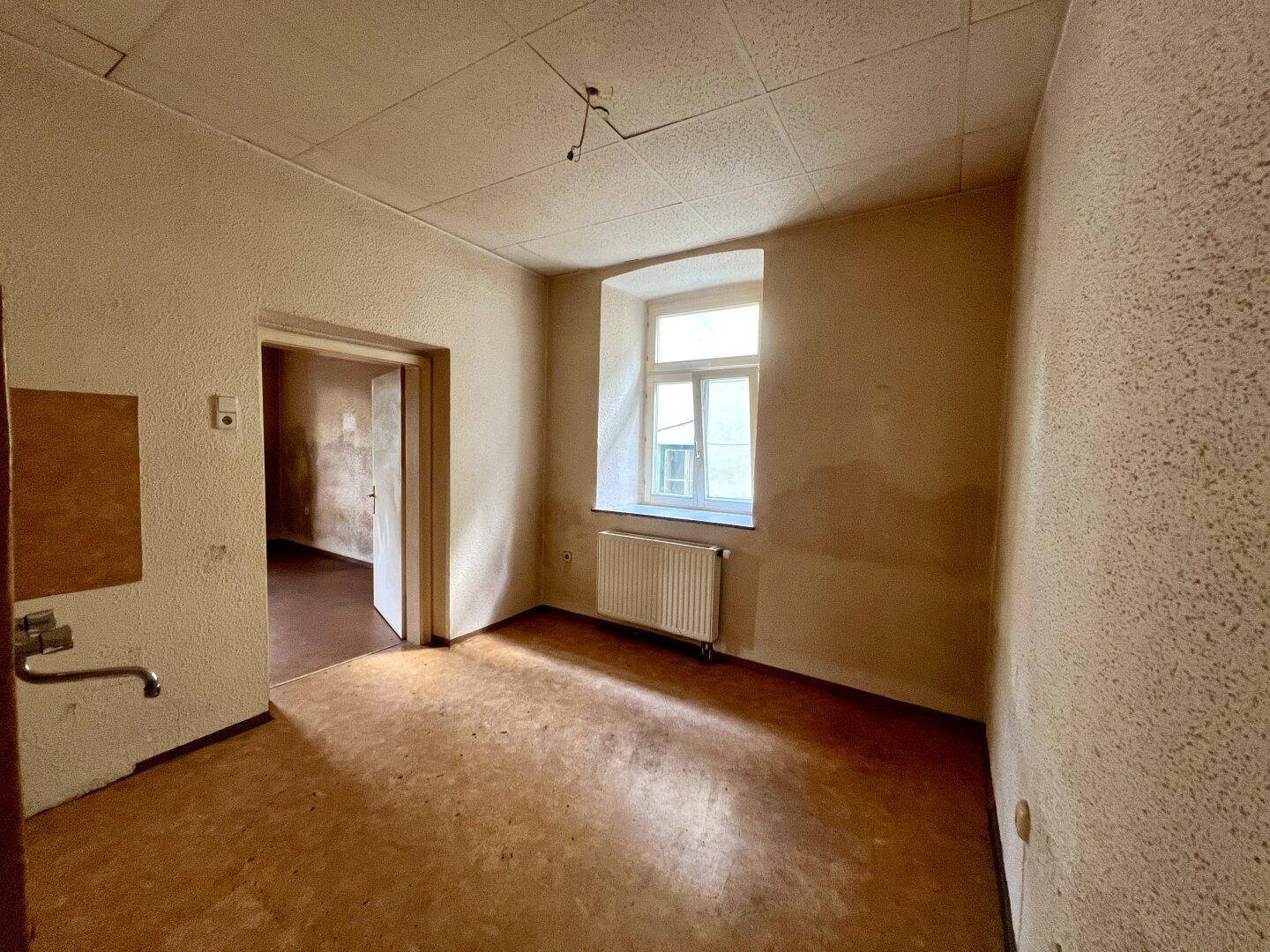 Erdgeschoß-Wohnung im großen vorderen Haus