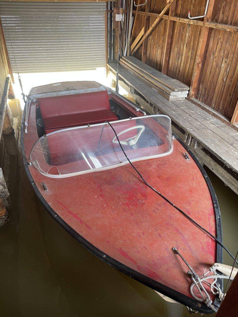 Boot in der Garage