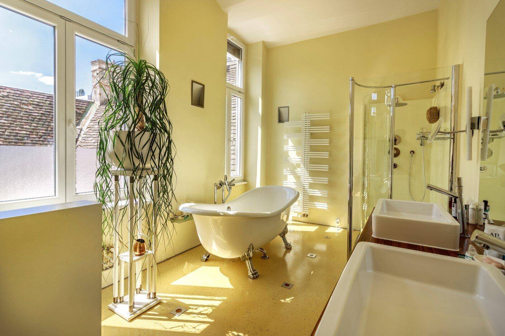 Master Bad 2. Stock mit Badewanne...