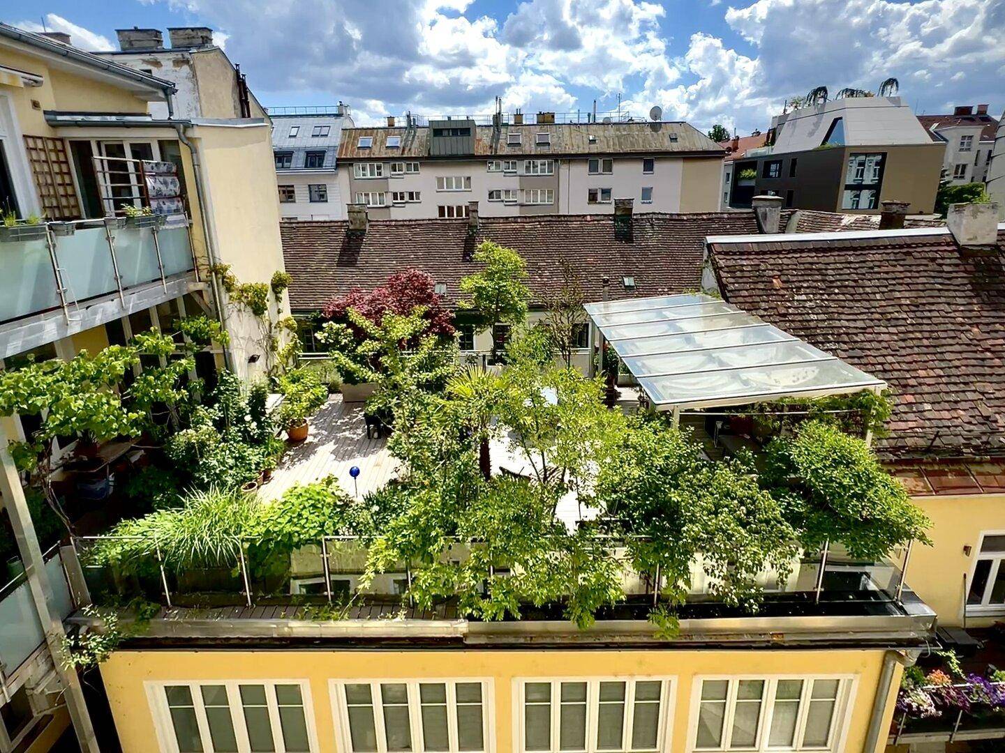 gesamte Terrasse vom 3. Stock gesehen