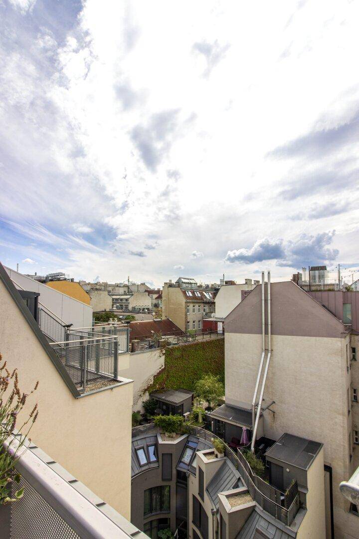 Blick von der Terrasse über die Nachbarhäuser