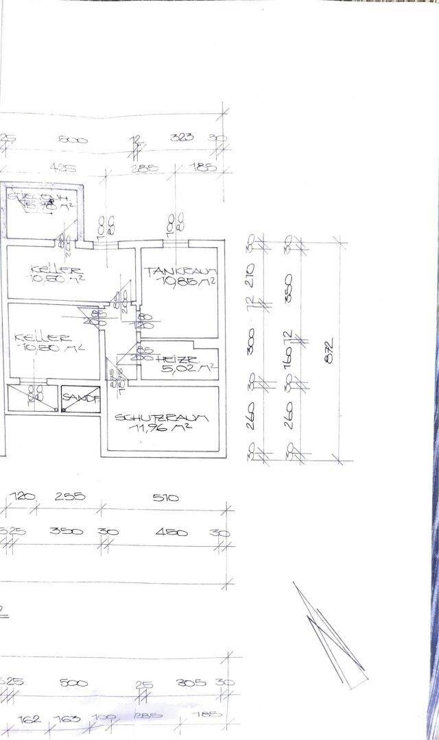 Grundriss des Kellergeschosses mit verschiedenen Abstell- und Technikräumen.