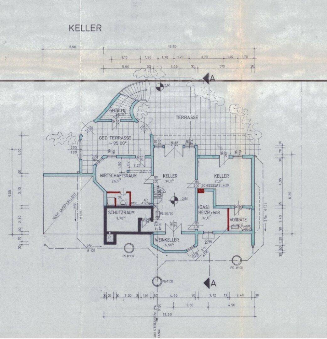 Grundriss des Kellergeschosses mit Weinkeller, Wirtschaftsraum und Terrasse.