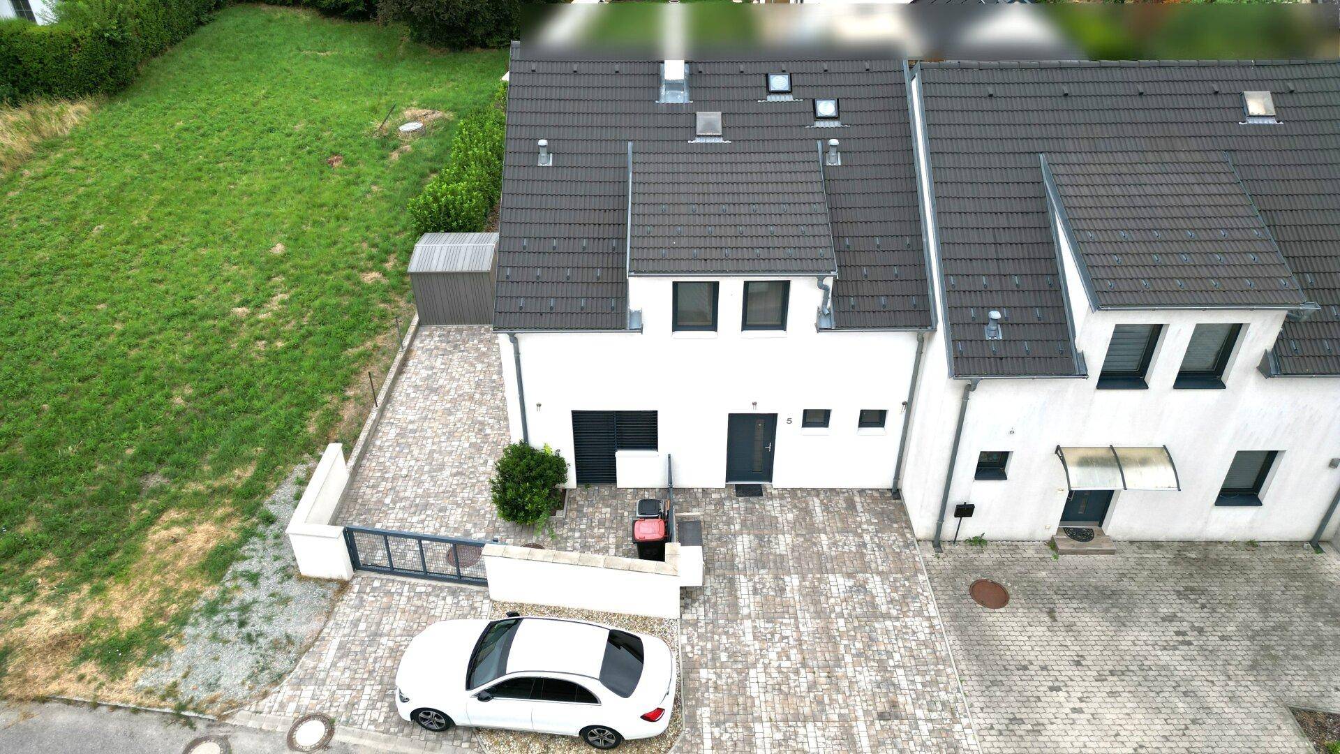 Hausansicht von Straße