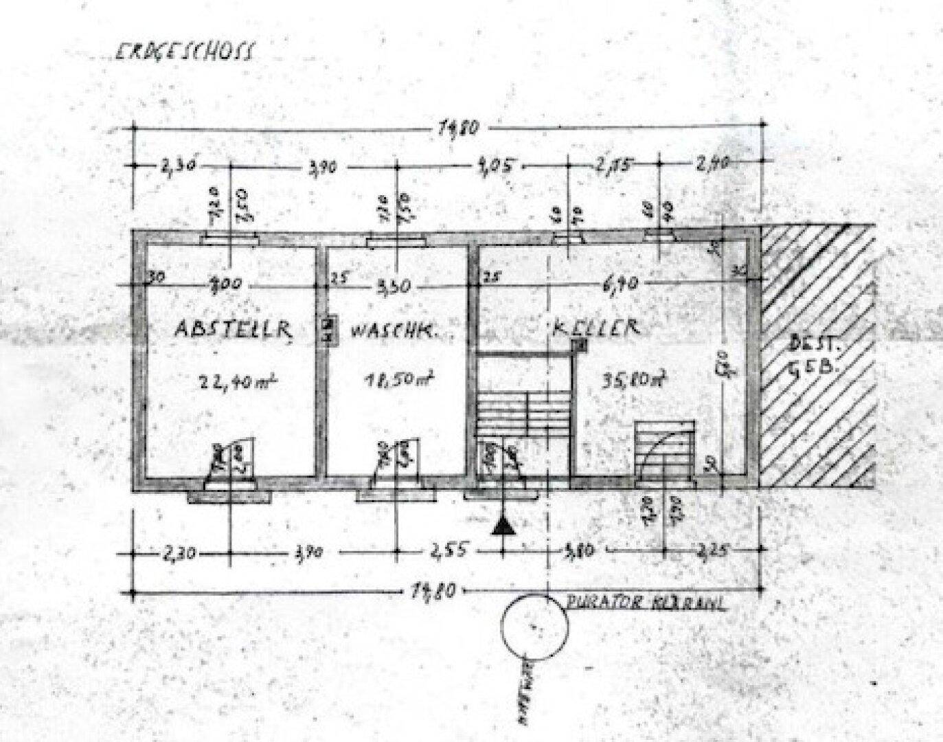 Grundriss des Erdgeschosses mit Abstellraum, Waschküche und Kellerbereichen.
