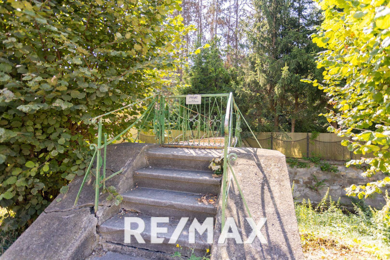 Brücke über Weidlingbach zum Grund