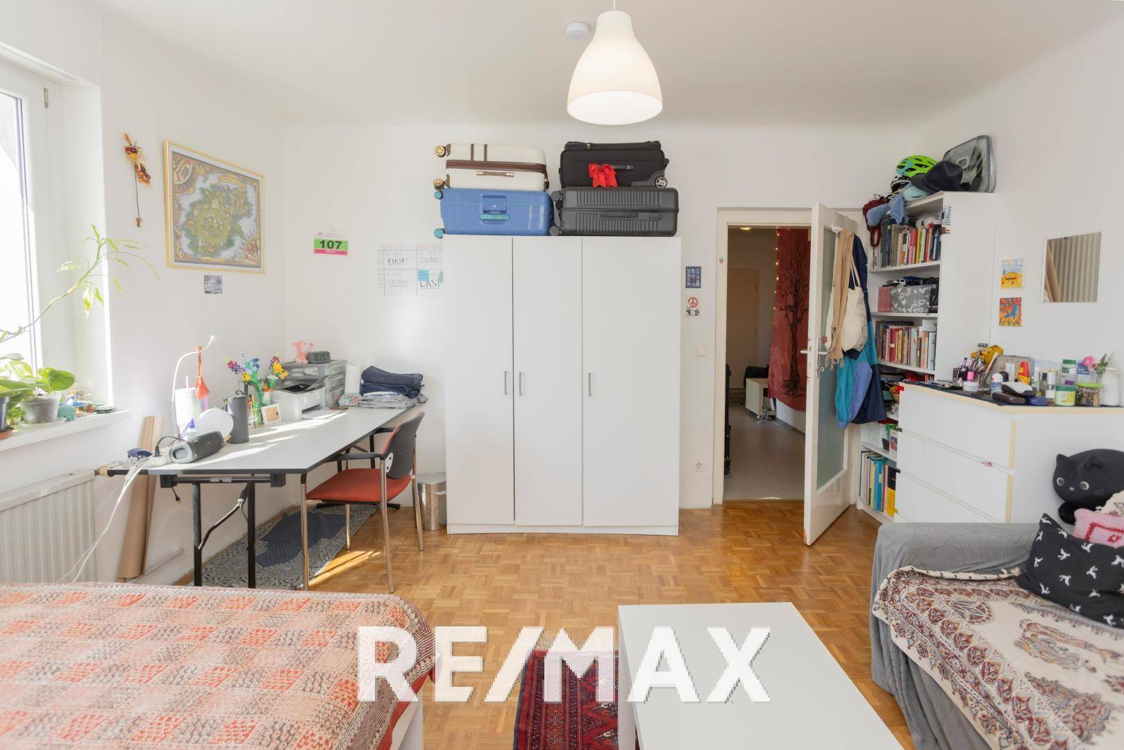 Schlafzimmer mit Parkett