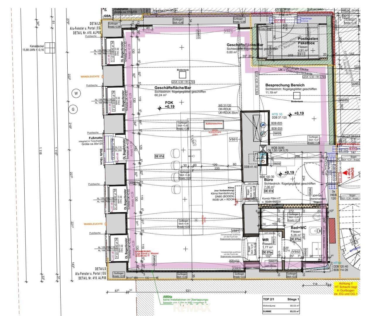 Detaillierter Grundriss einer Gewerbefläche mit verschiedenen Funktionsbereichen und Maßen.
