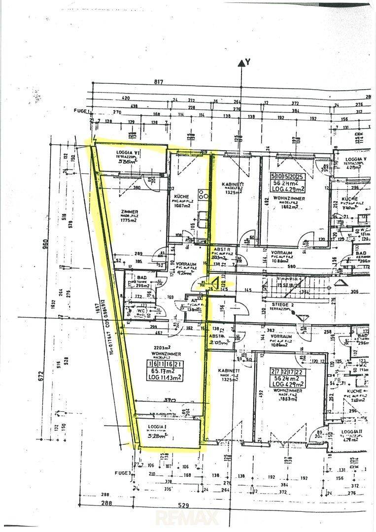 Architektonischer Plan mit mehreren Wohneinheiten, einige davon gelb hervorgehoben.