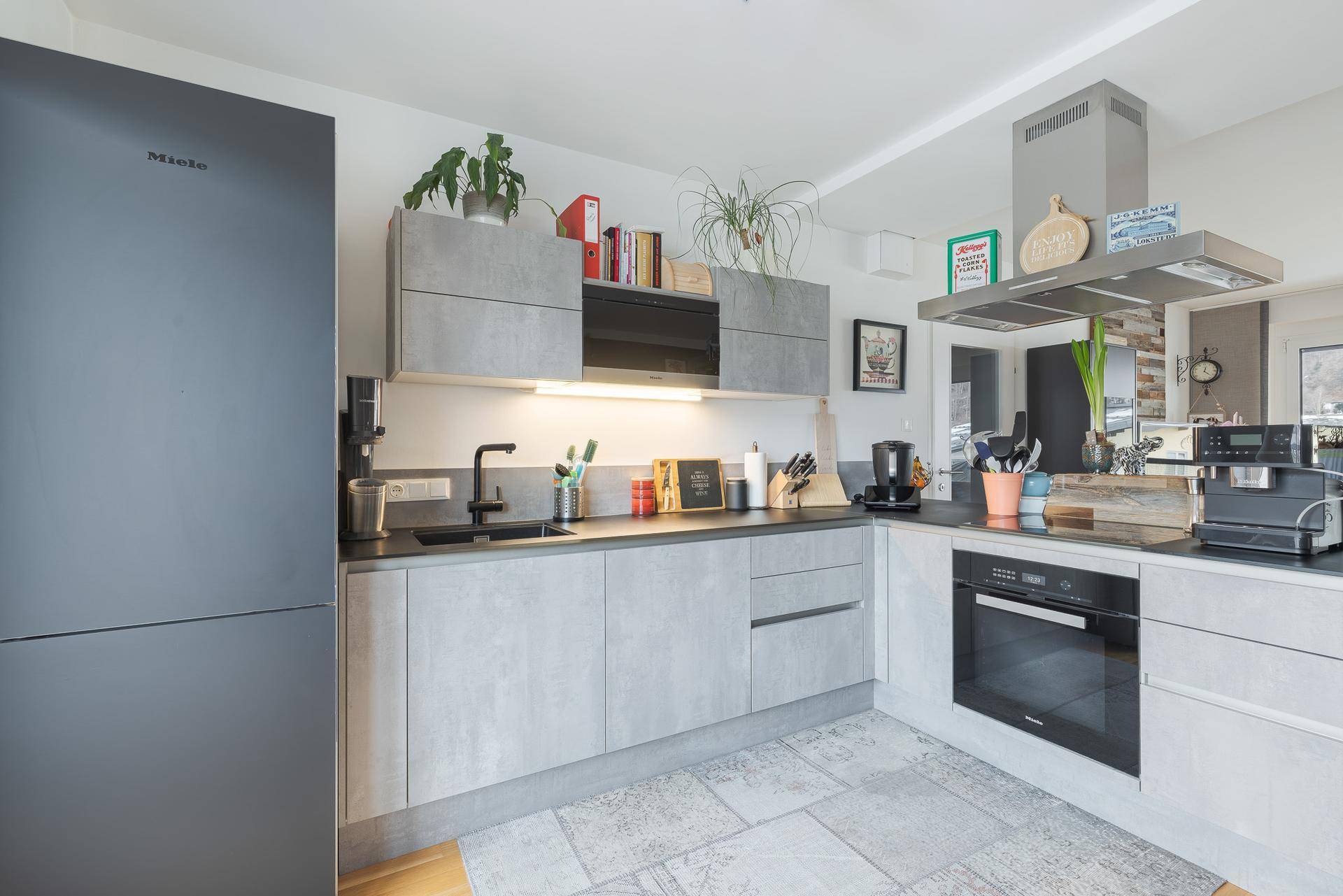 GROSSZÜGIGE 3-ZIMMER-WOHNUNG MIT BERGBLICK IN ZENTRALER LAGE - Ansicht 5