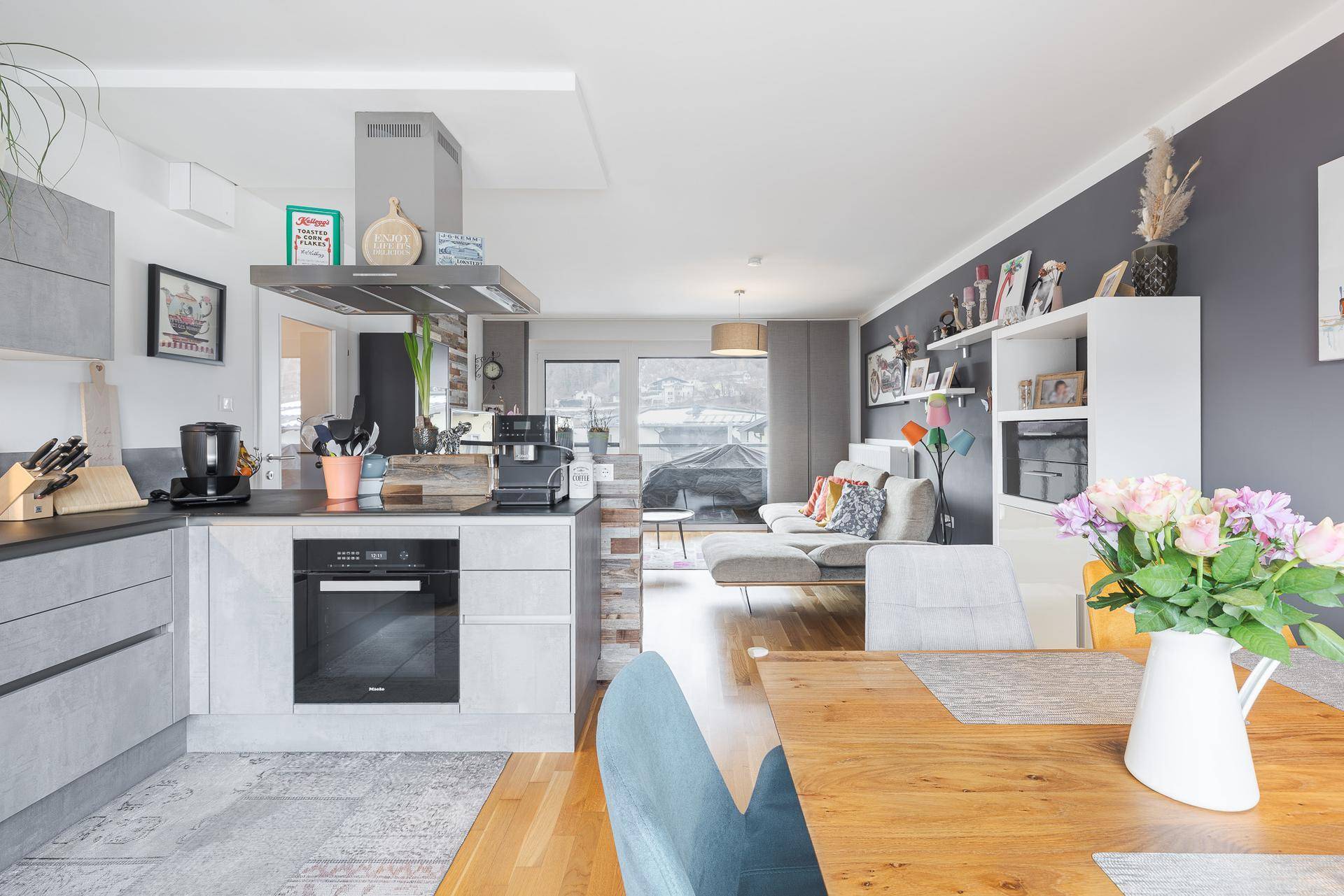 GROSSZÜGIGE 3-ZIMMER-WOHNUNG MIT BERGBLICK IN ZENTRALER LAGE - Ansicht 6