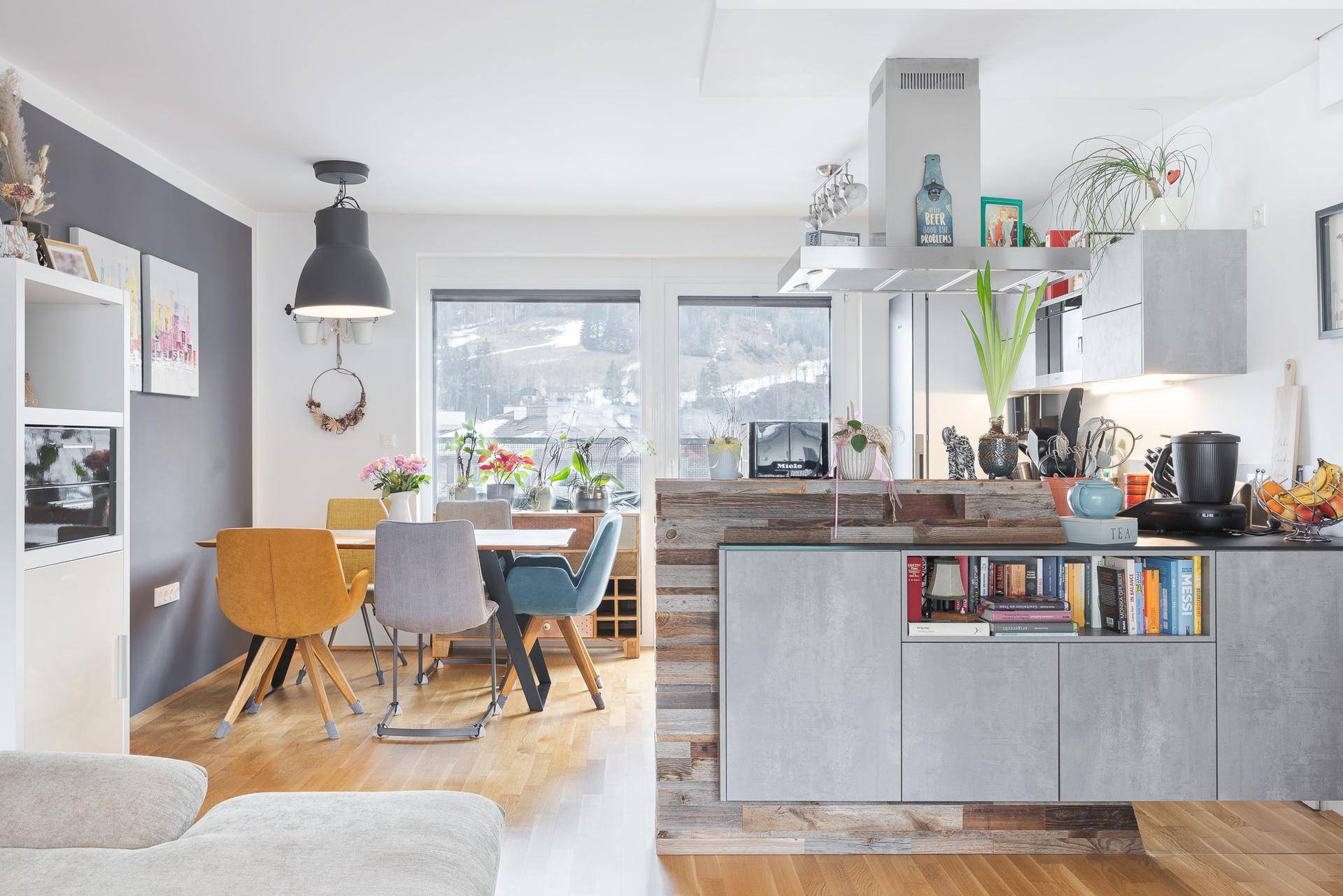 GROSSZÜGIGE 3-ZIMMER-WOHNUNG MIT BERGBLICK IN ZENTRALER LAGE - Ansicht 3
