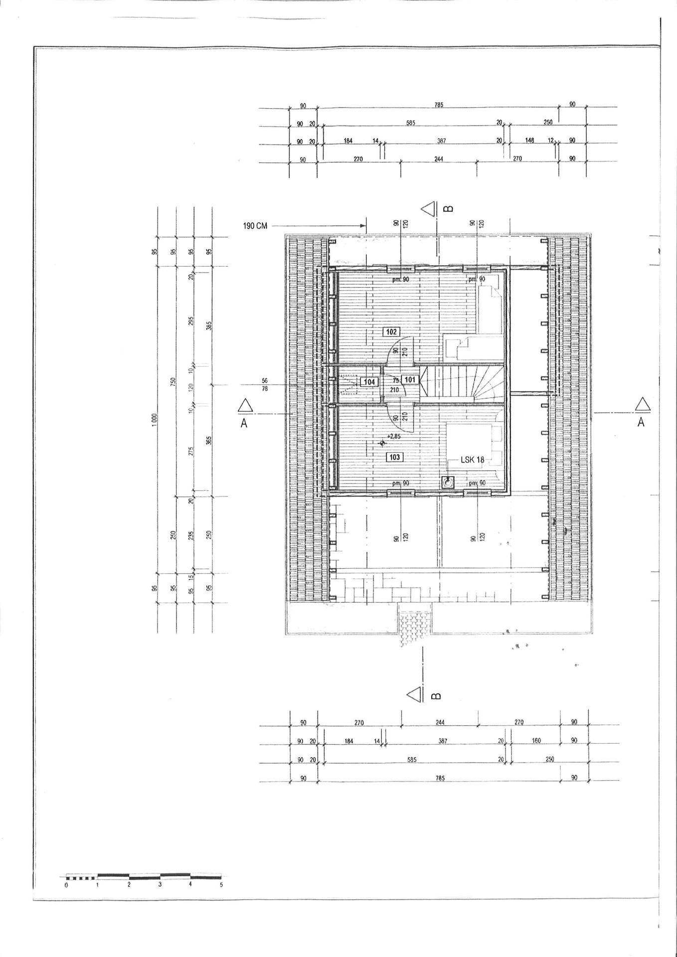 Grundrissplan des Obergeschosses mit detaillierten Maßen und Raumaufteilung.