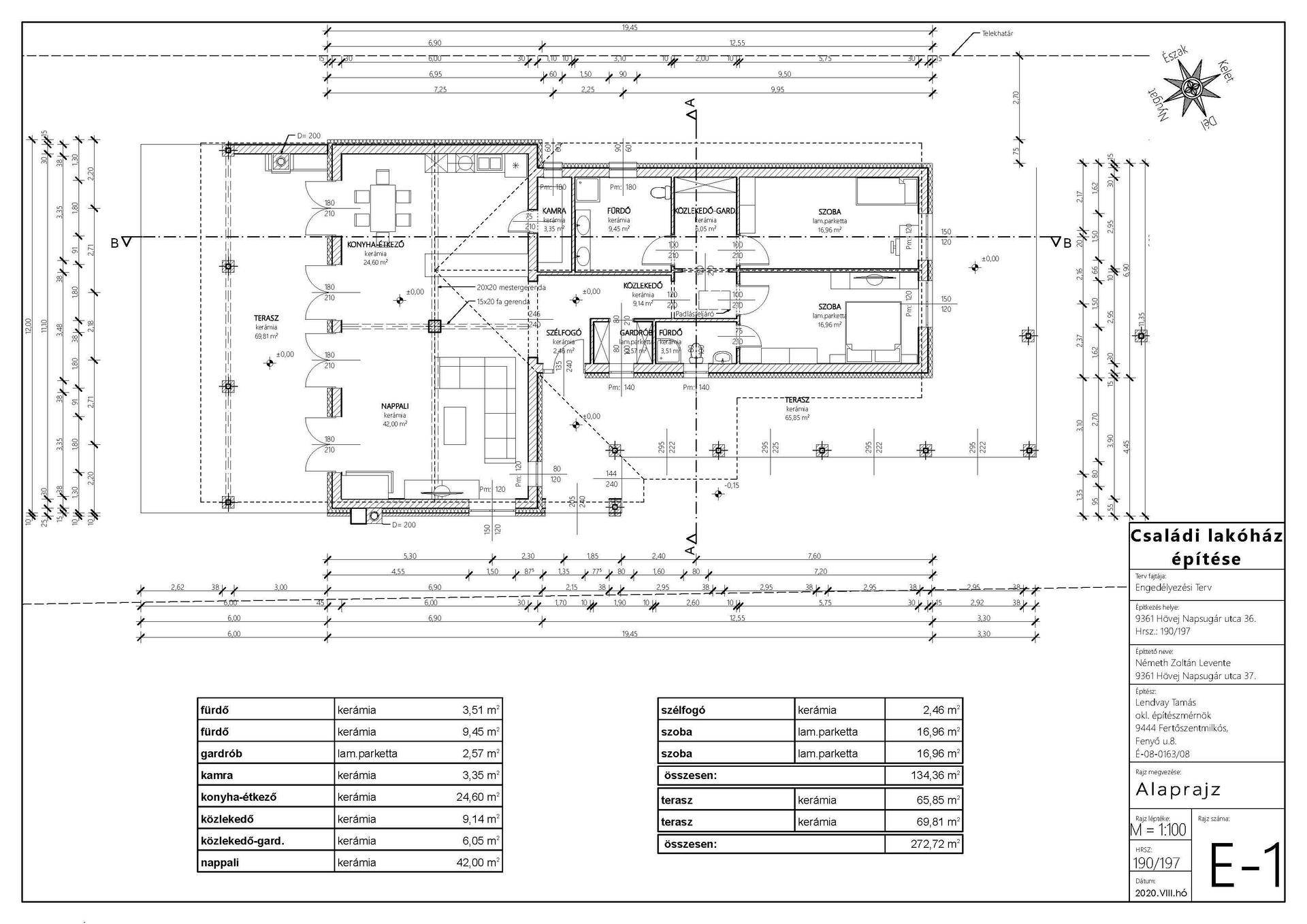 Detaillierter Grundriss des Hauses mit Raumaufteilung, Terrassenbereichen und Maßangaben.