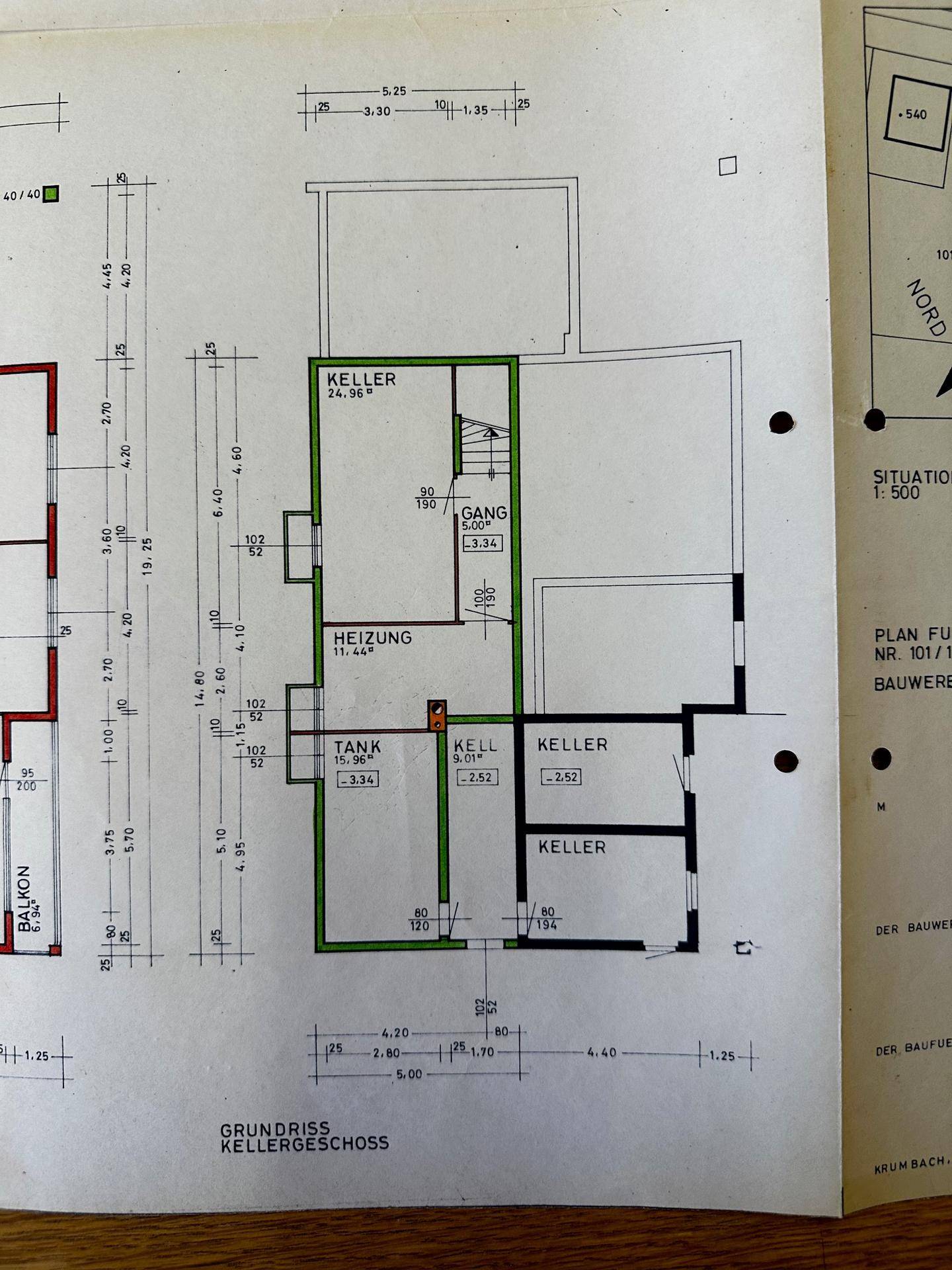 Grundriss des Kellergeschosses mit Heizraum, Tankraum und mehreren Kellerräumen.