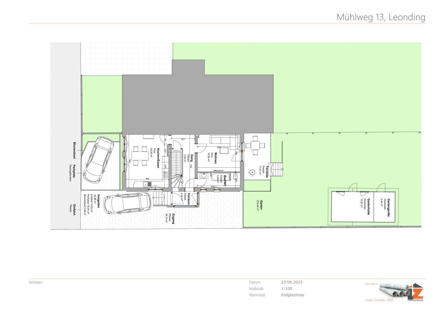Grundriss des Erdgeschosses mit Parkplätzen, Terrasse und Gartenbereich.
