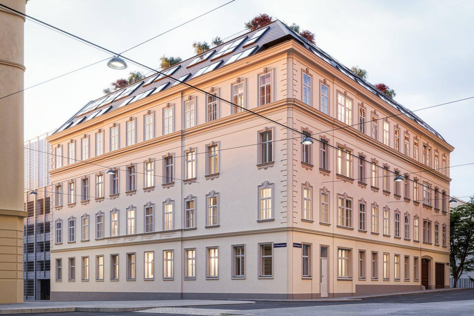 Ansicht des Eckgebäudes mit klassischer Fassade und modernen Dachfenstern.