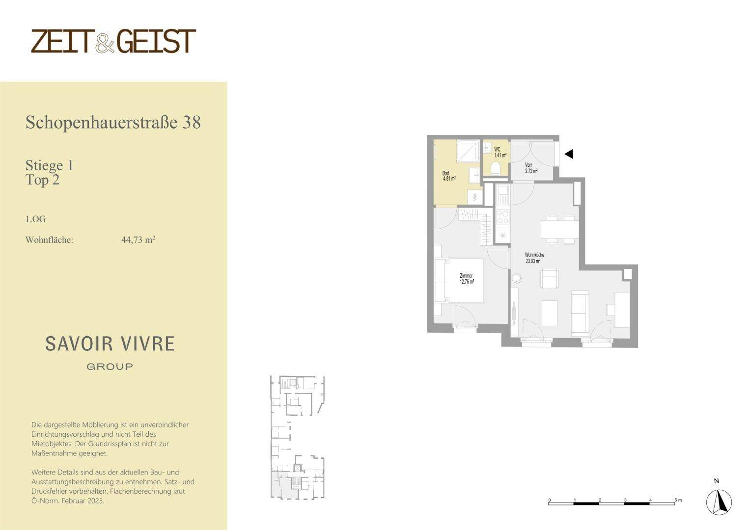 Grundriss einer Wohnung im ersten Obergeschoss mit offenem Wohnbereich und Balkon.