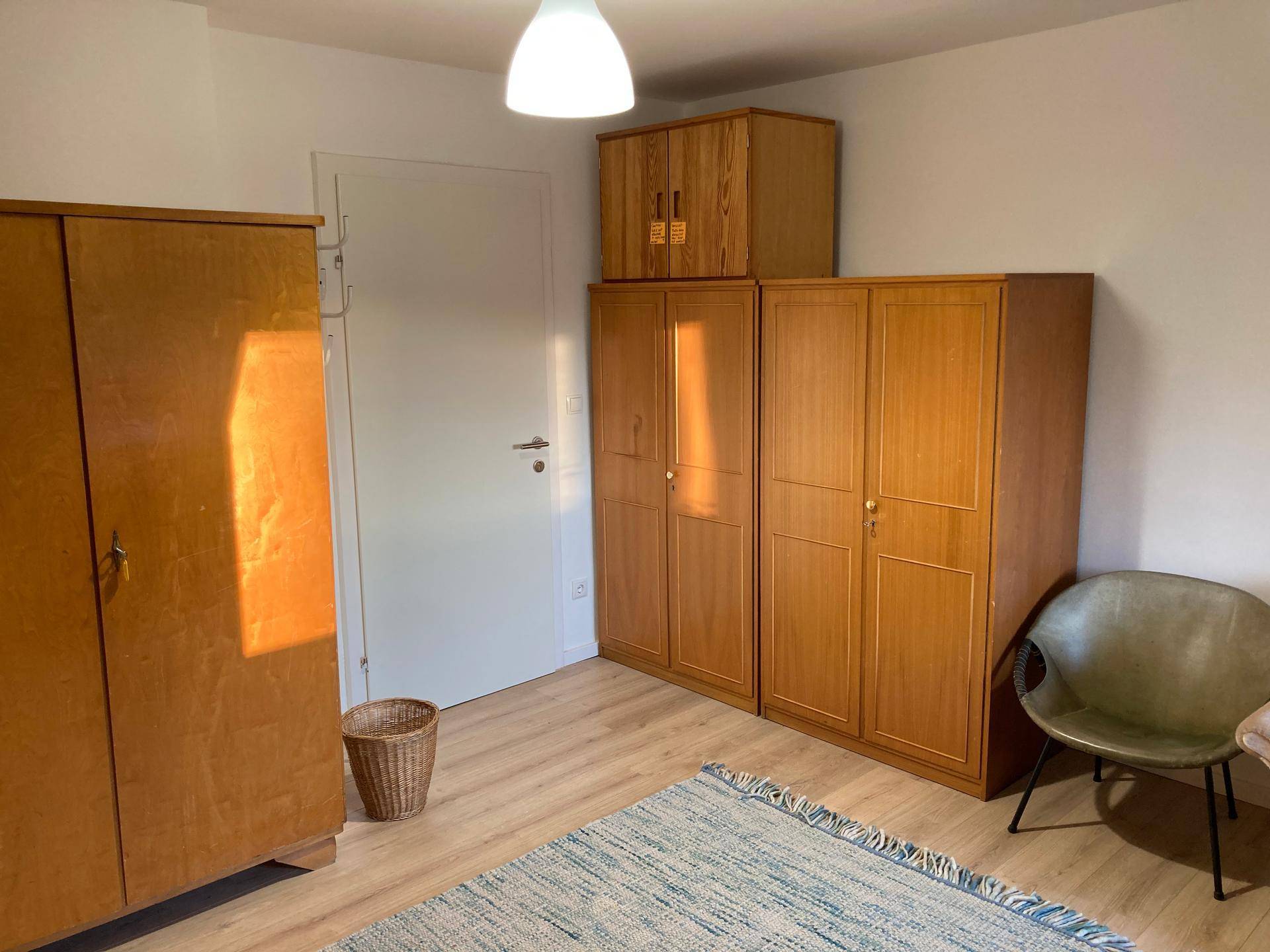 Zimmer, eigenes Bad, Küche (manchmal gemeinsam), Balkon - Ansicht 4