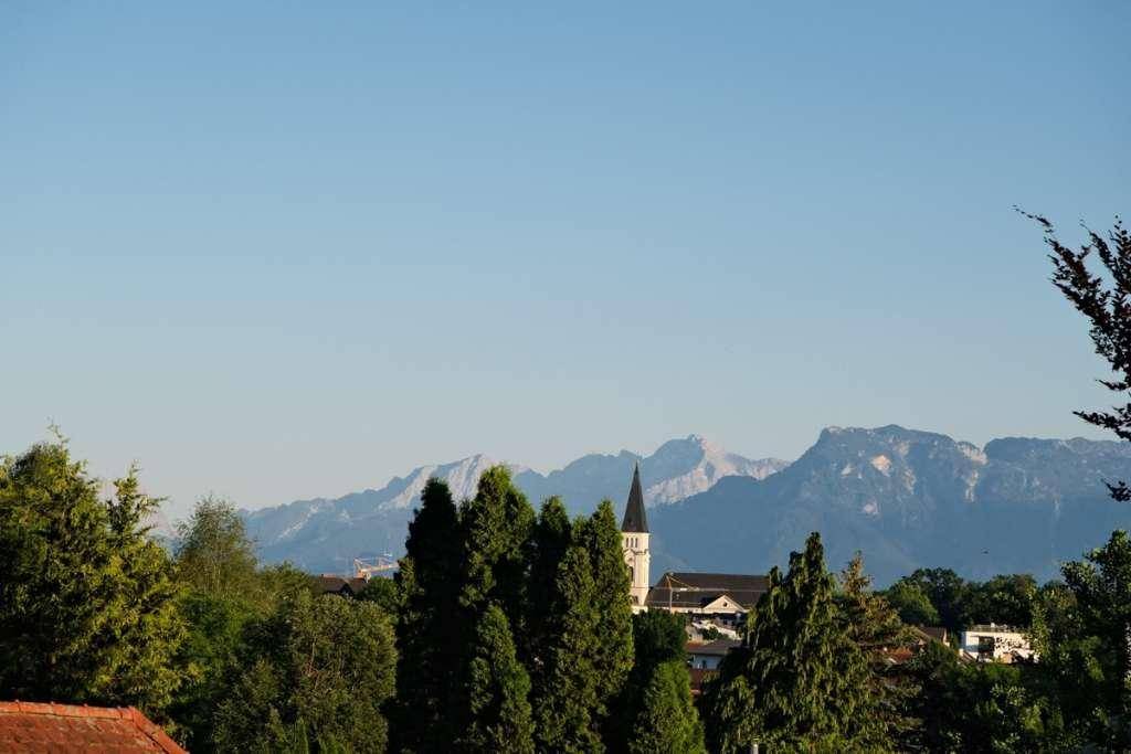 Villa über den Dächern von Oberndorf mit einmaliger Panoramdachterrasse (provisionsfrei) - Ansicht 2
