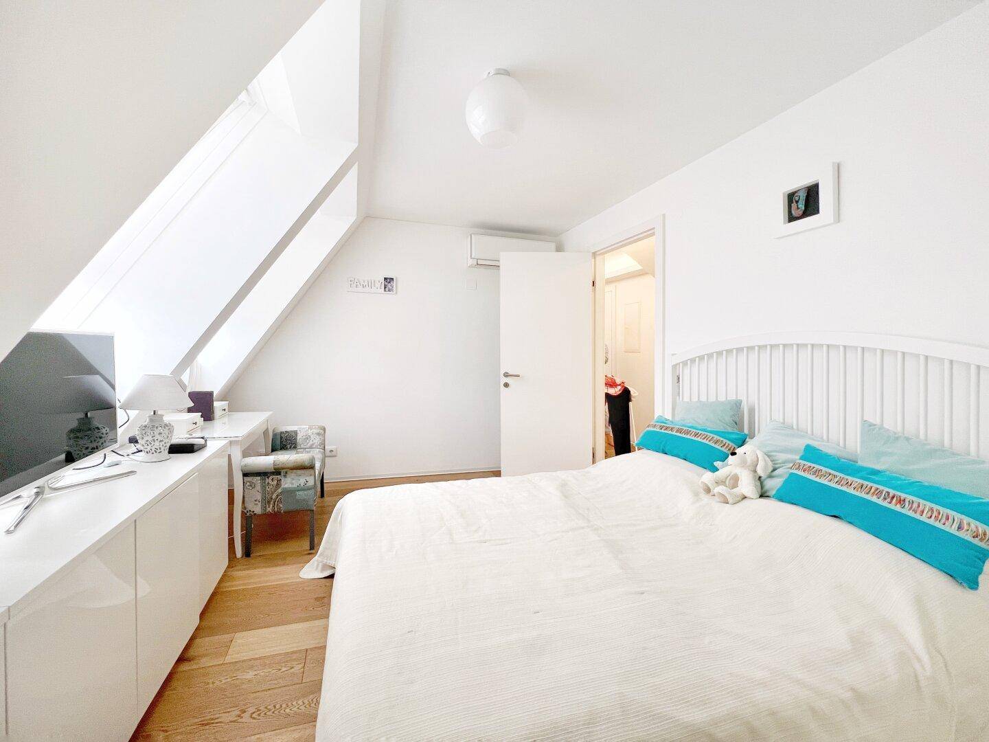 Schlafzimmer 1