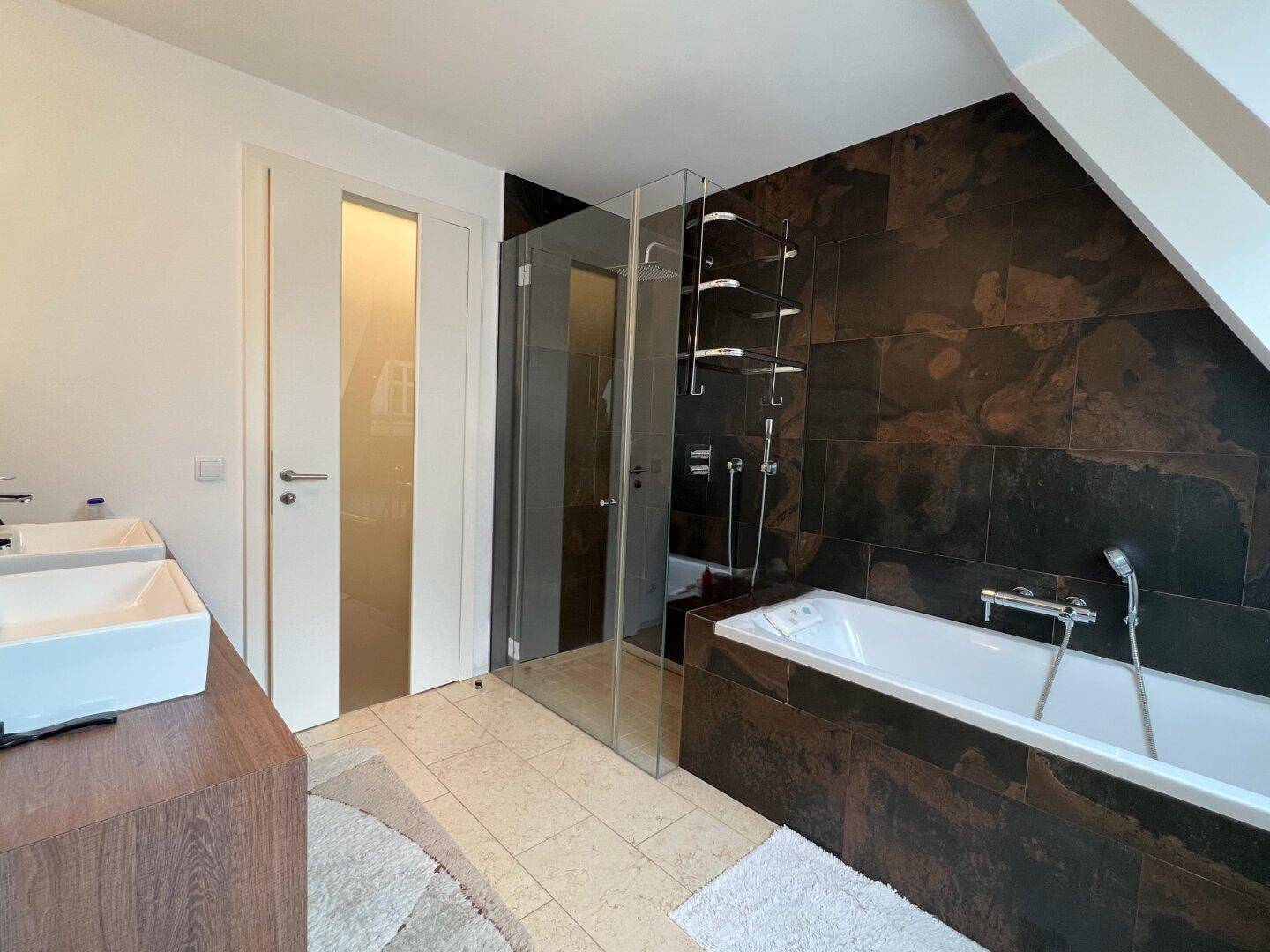 WC 1 DG