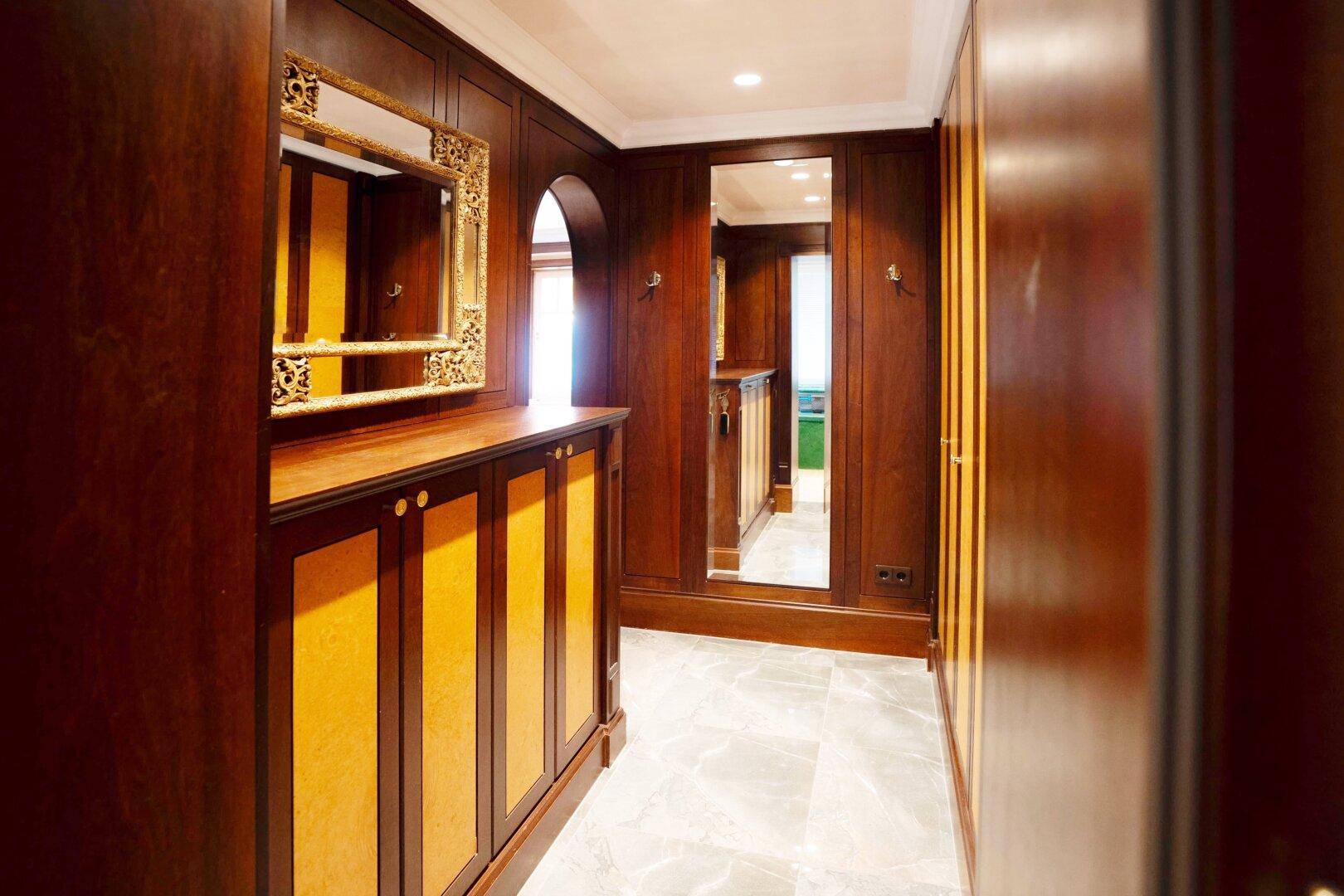 Garderobe EG