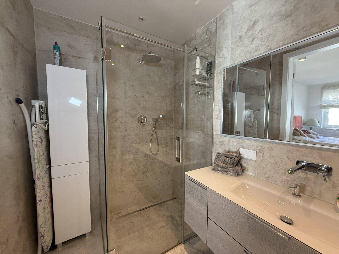 Dusche Schlafzimmer 3