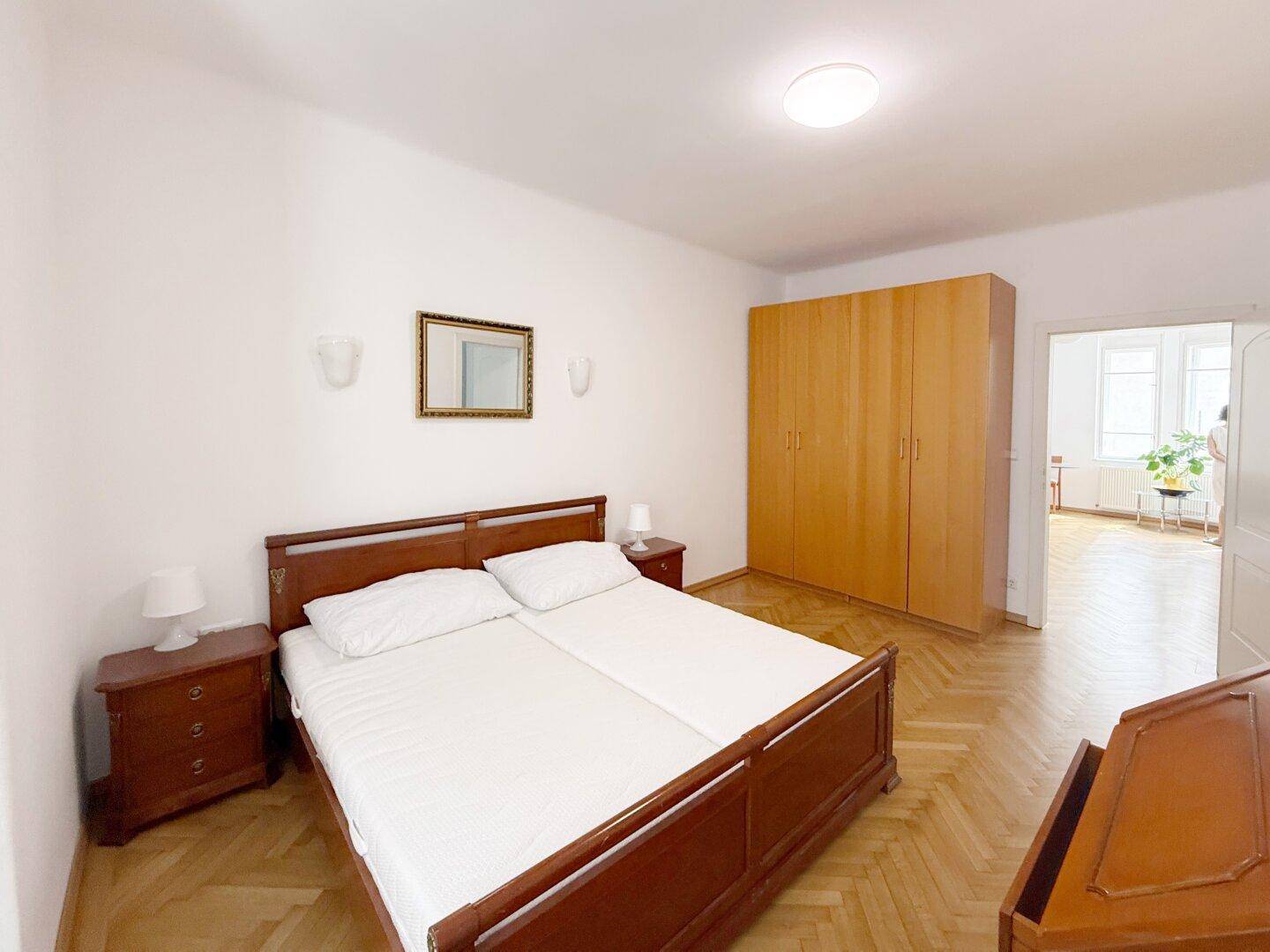 Schlafzimmer 1