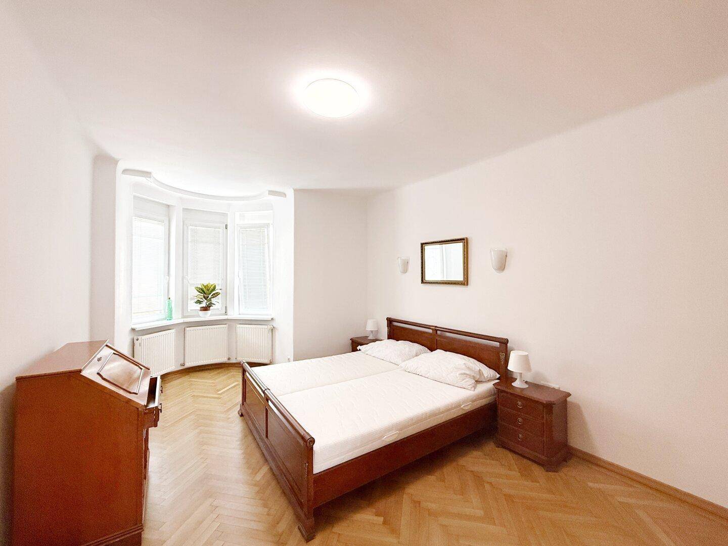 Schlafzimmer 1