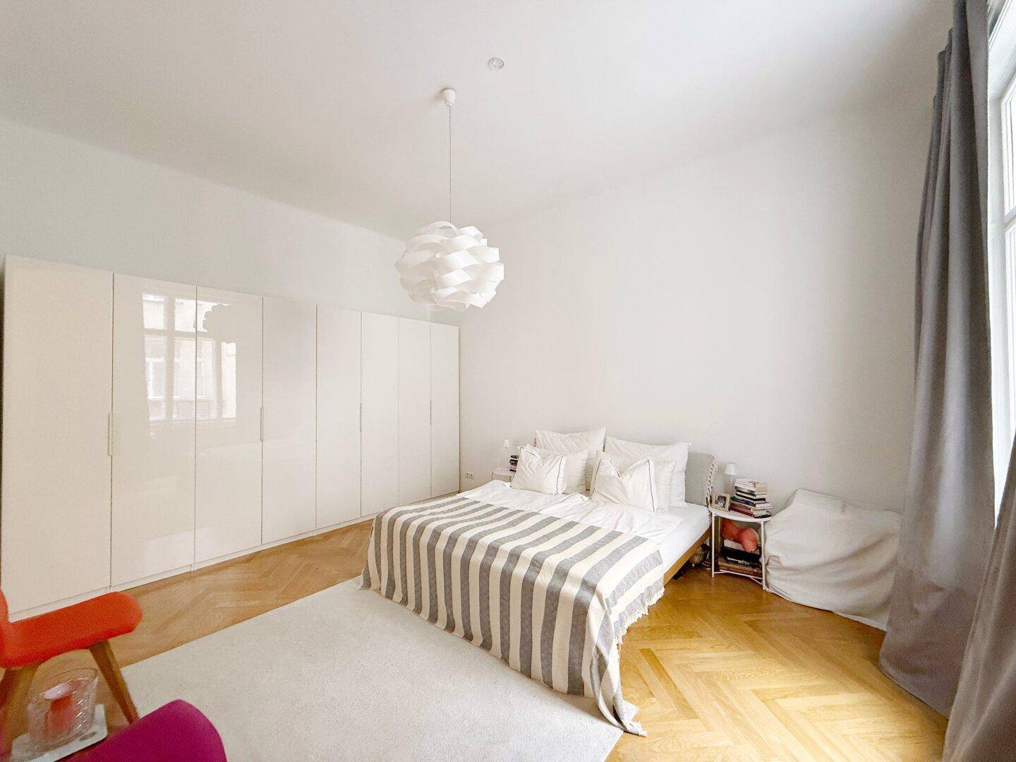 Schlafzimmer 1