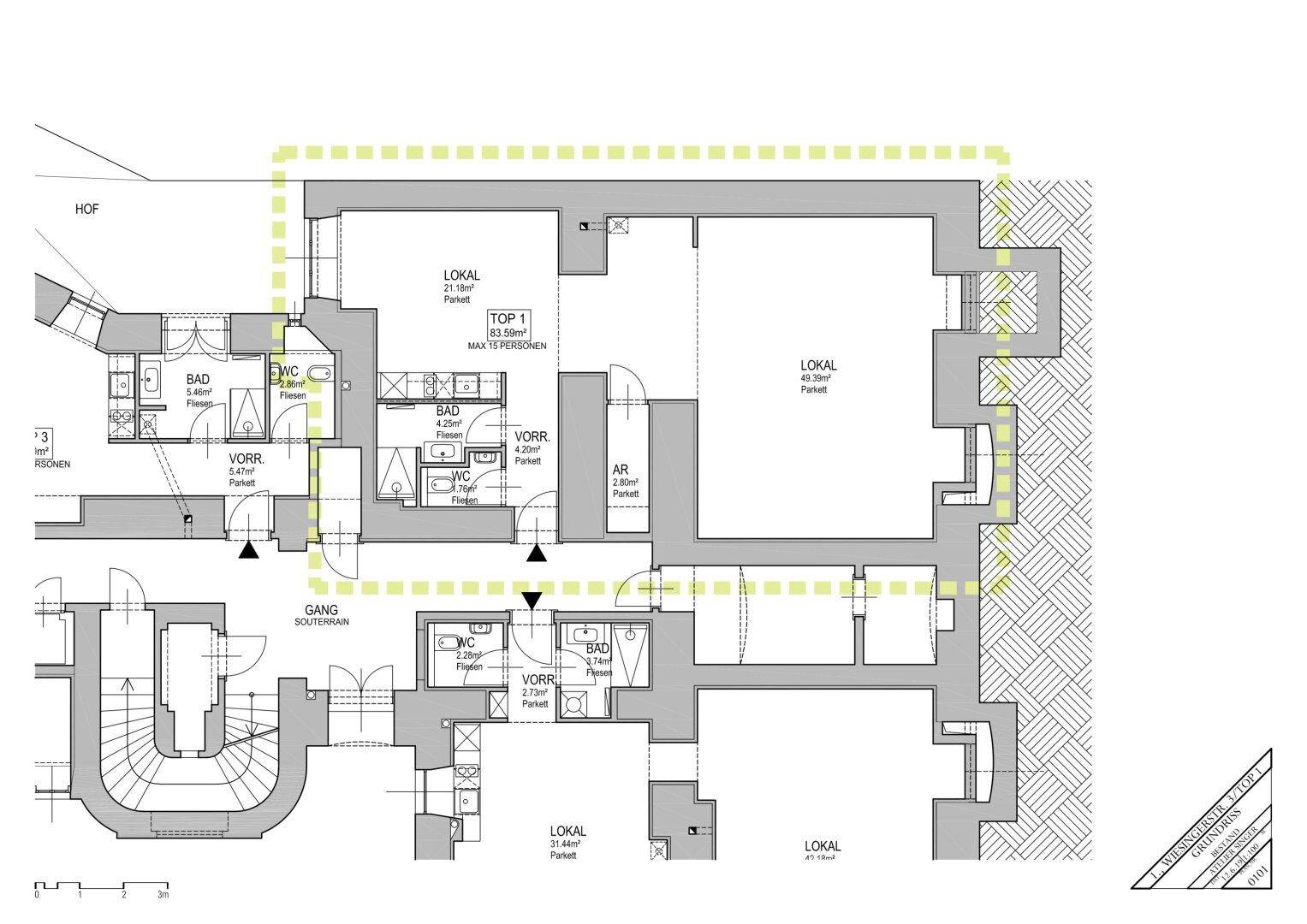Detaillierter Grundrissplan einer Gewerbefläche mit mehreren Räumen, Bädern und Treppenhaus.