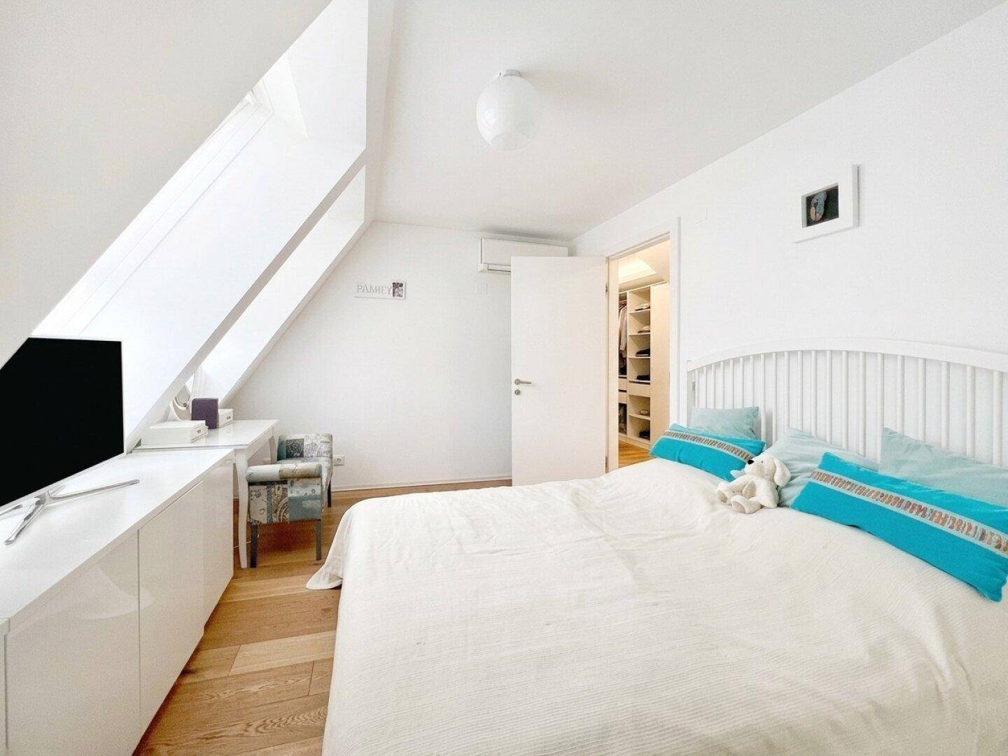 Schlafzimmer 1