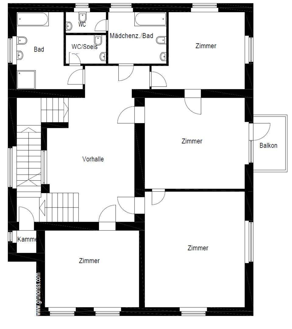 Grundriss des Obergeschosses mit mehreren Zimmern, Bad und Balkon.