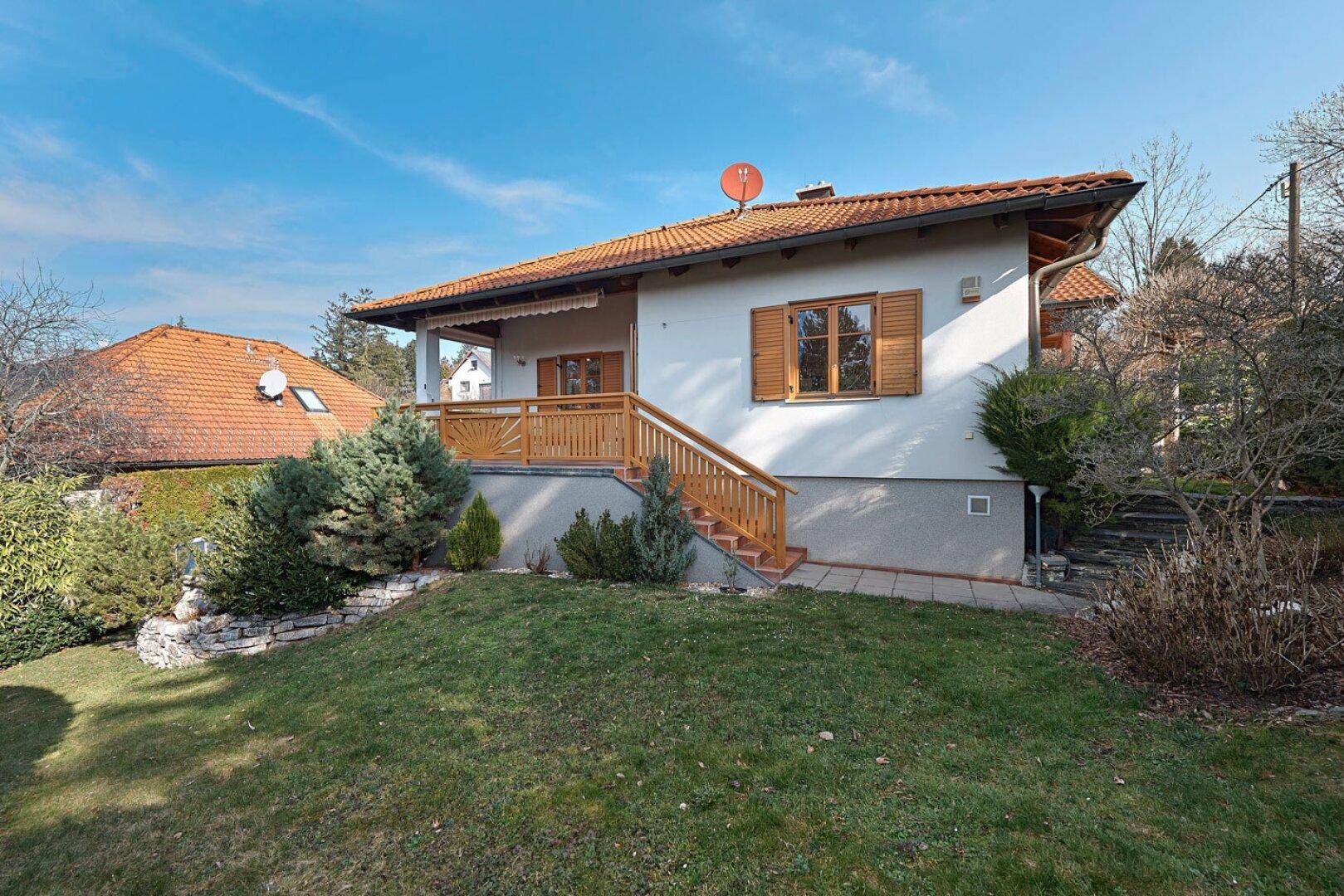 Ab ins kühle Nass: Bungalow mit Pool und zusätzlichem Baugrundstück am Schafberg mit Entwicklungspotenzial - Ansicht 6