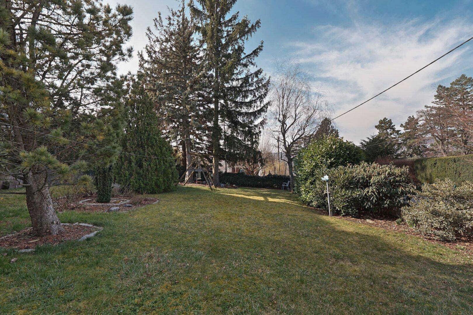 Ab ins kühle Nass: Bungalow mit Pool und zusätzlichem Baugrundstück am Schafberg mit Entwicklungspotenzial - Ansicht 3
