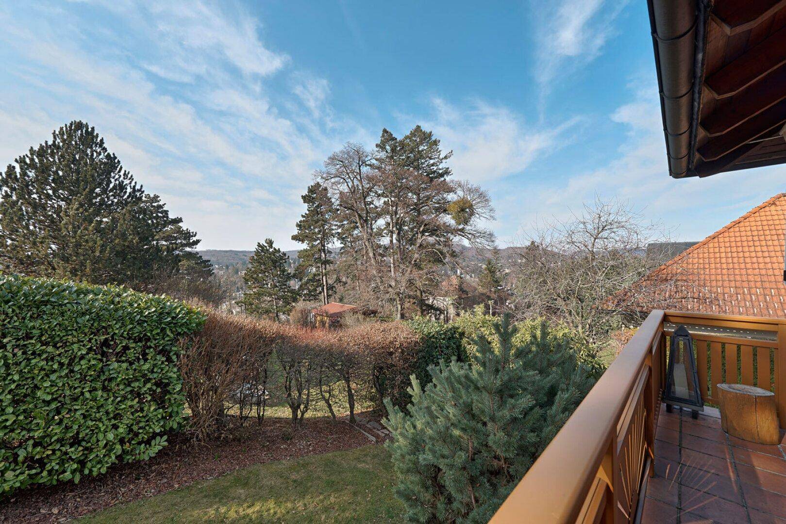 Ab ins kühle Nass: Bungalow mit Pool und zusätzlichem Baugrundstück am Schafberg mit Entwicklungspotenzial - Ansicht 4