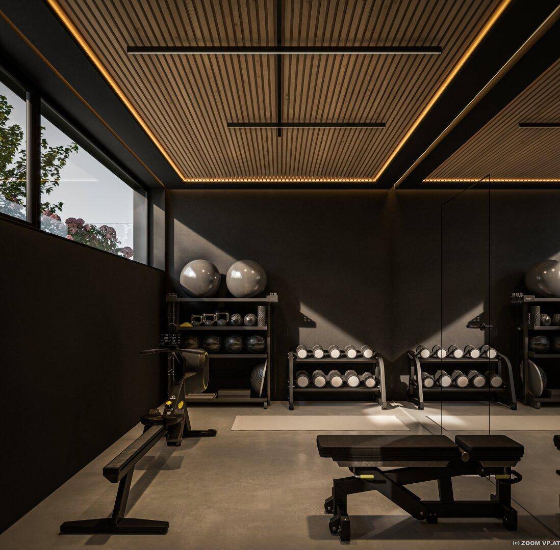Modernes Fitnessstudio mit verschiedenen Geräten und Holzdecken, ideal für das tägliche Training.
