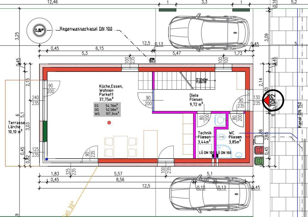 Grundriss des Erdgeschosses mit offener Küche, Wohn-Essbereich, WC und Terrasse.