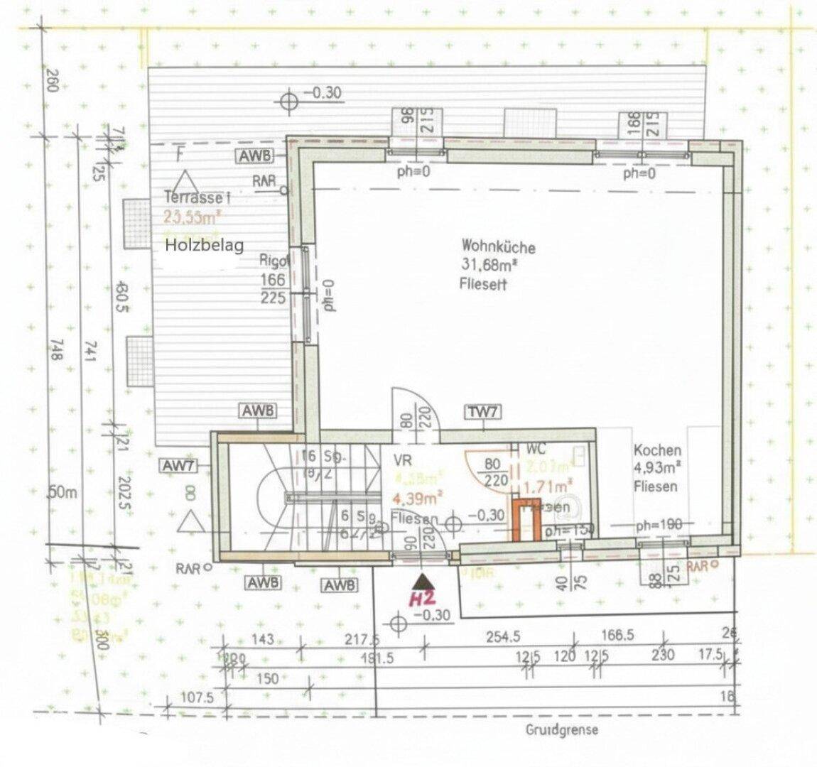 Detaillierter Grundriss des Erdgeschosses mit Wohnküche, Terrasse und Maßen.